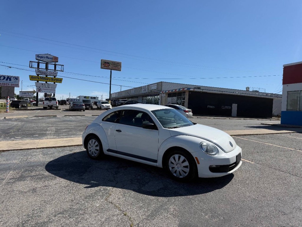 2012 Volkswagen Beetle Image 8