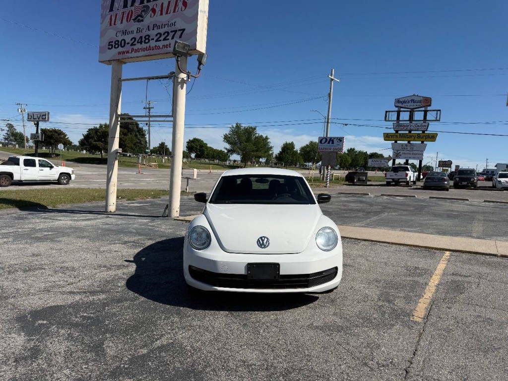 2012 Volkswagen Beetle Image 9