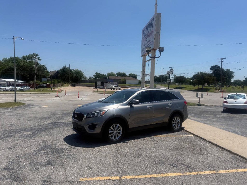 2016 Kia Sorento Image 1