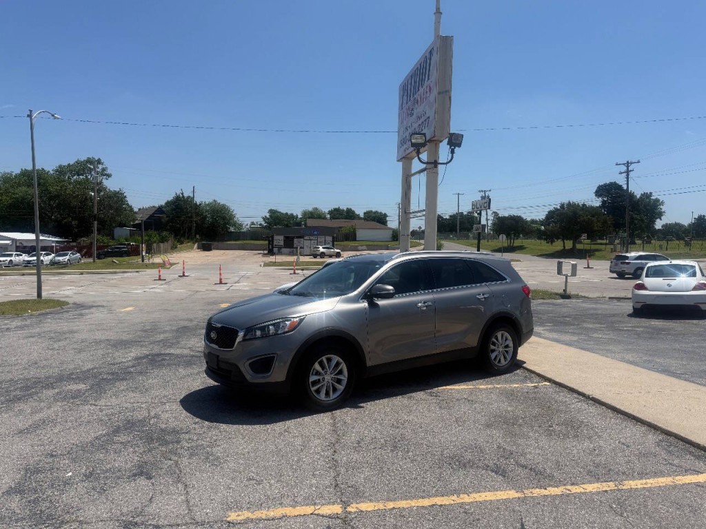 2016 Kia Sorento Image 2