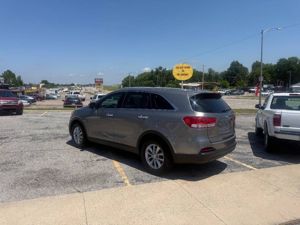 2016 Kia Sorento Image 4