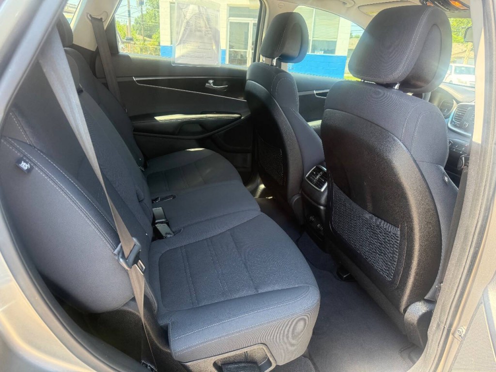 2016 Kia Sorento Image 13