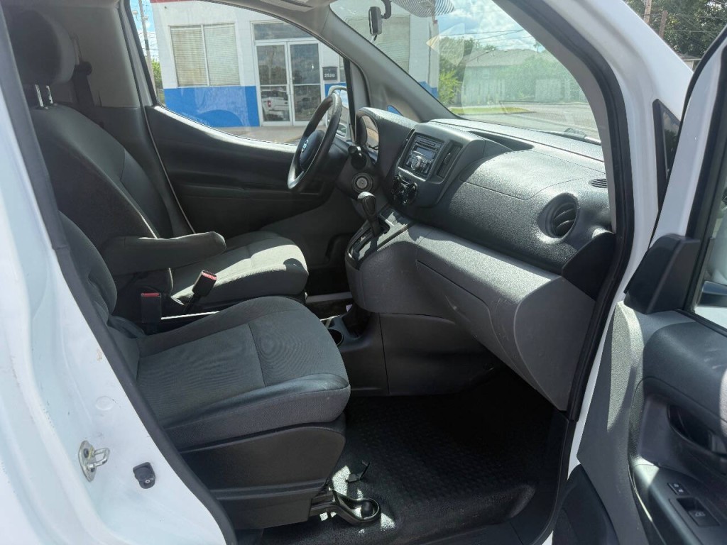 2017 Nissan NV200 Image 10