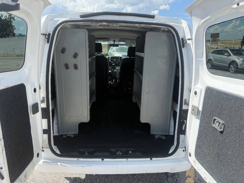 2017 Nissan NV200 Image 11