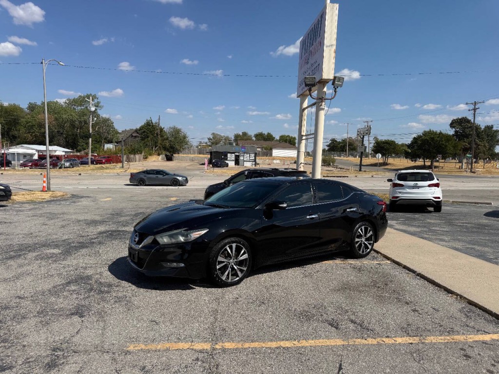 2016 Nissan Maxima Image 1