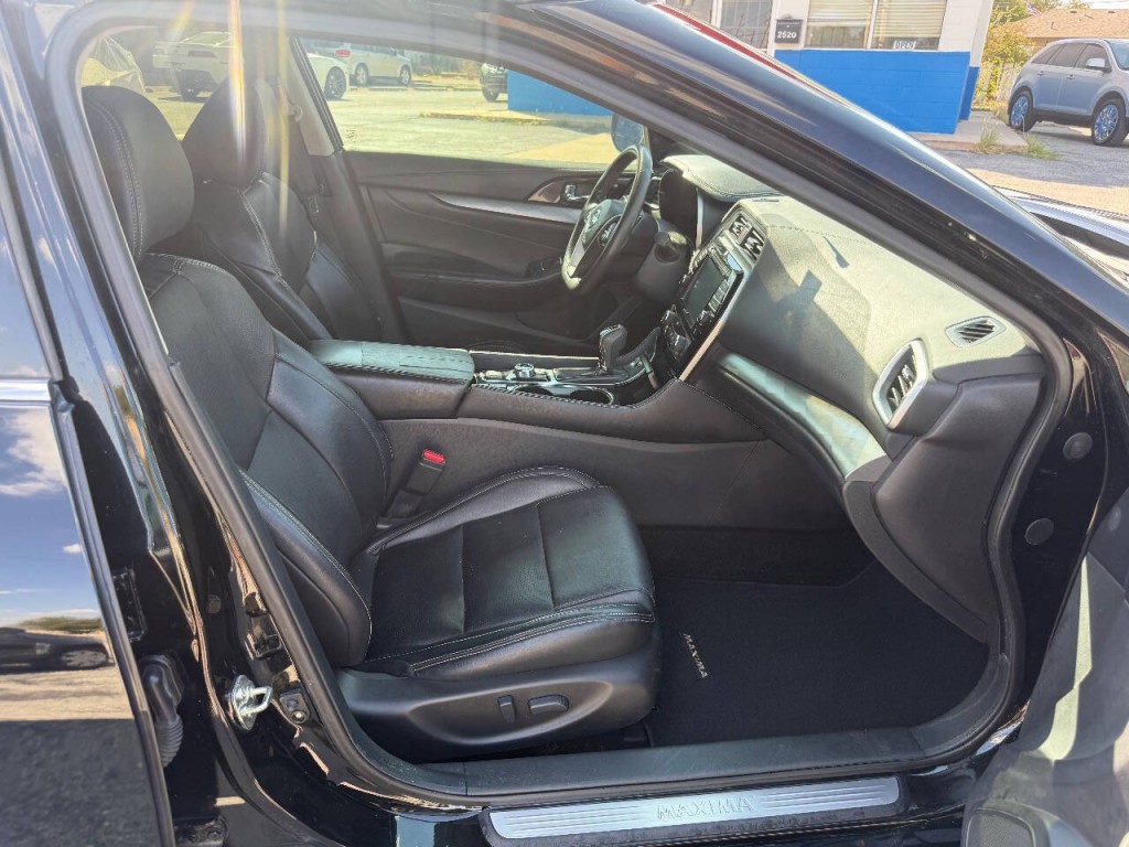 2016 Nissan Maxima Image 10