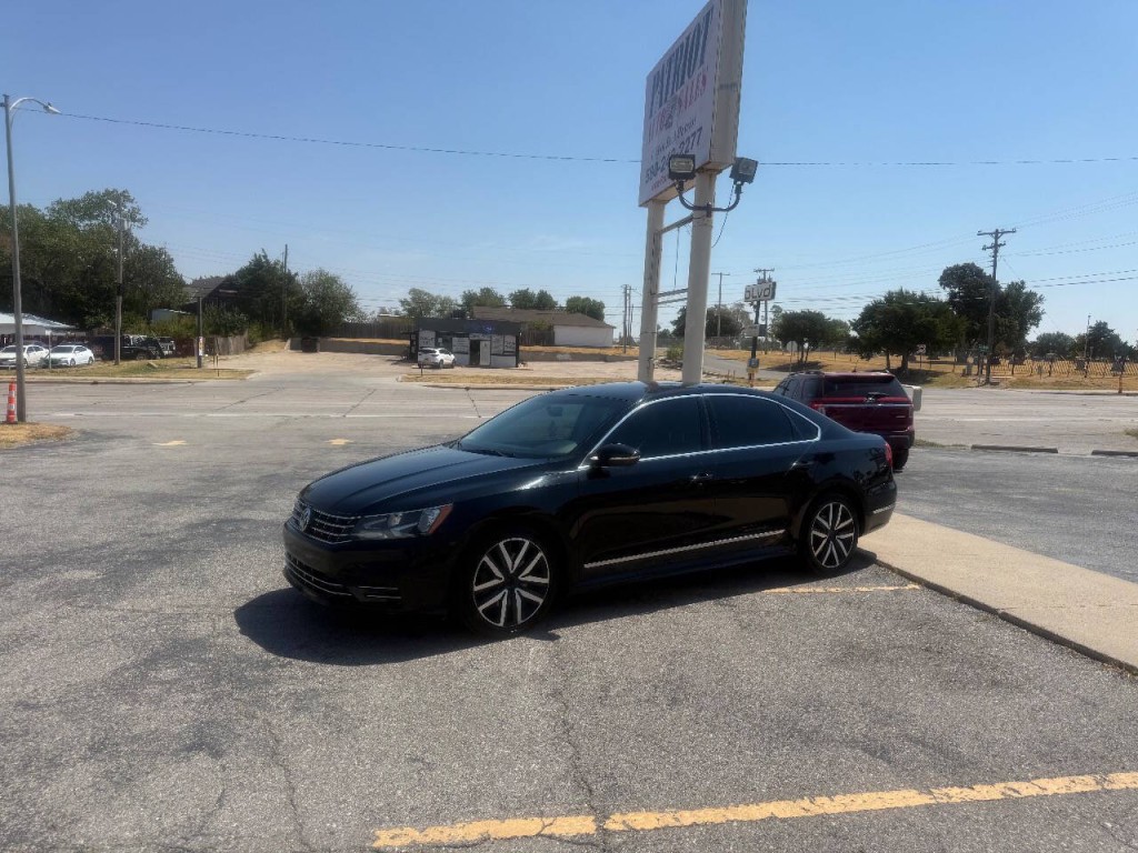 2016 Volkswagen Passat Image 1