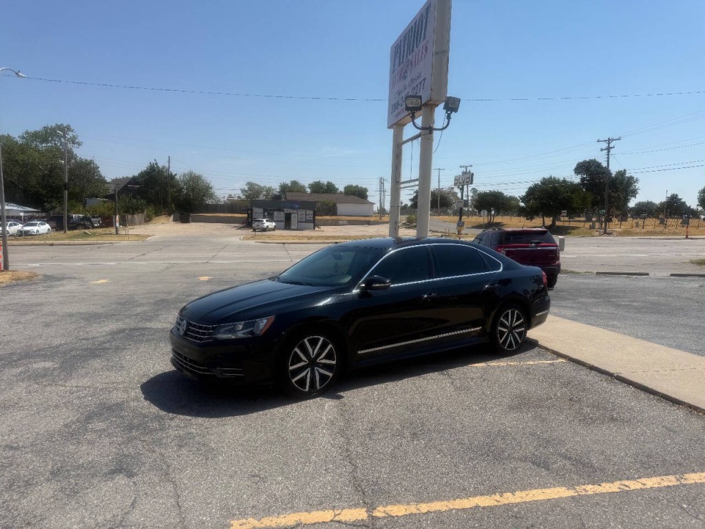 2016 Volkswagen Passat Image 2