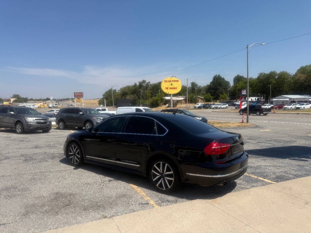 2016 Volkswagen Passat Image 4