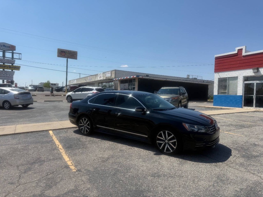 2016 Volkswagen Passat Image 8