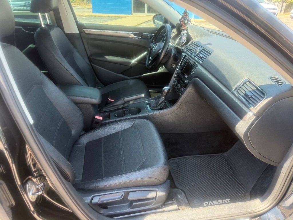 2016 Volkswagen Passat Image 10
