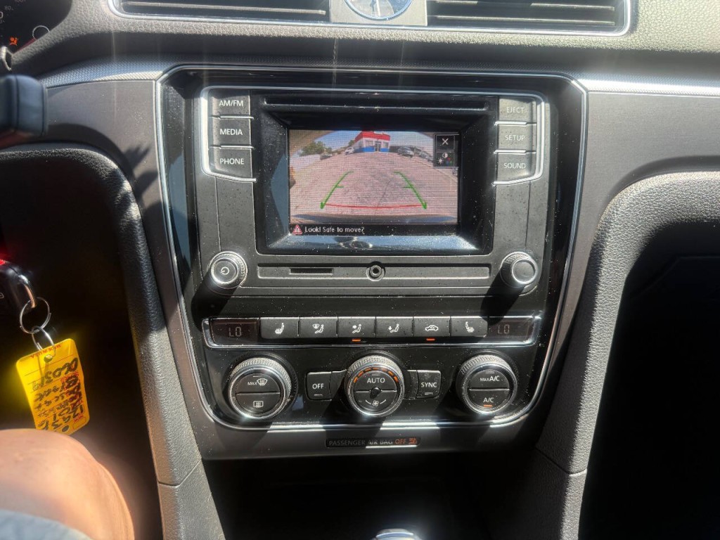 2016 Volkswagen Passat Image 13
