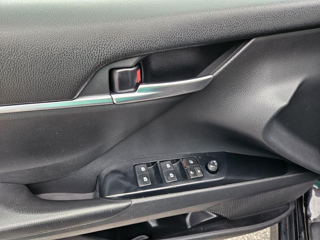 2018 Toyota Camry Image 9