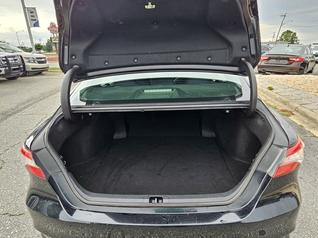 2018 Toyota Camry Image 19