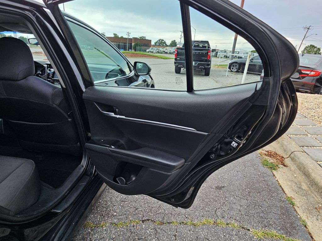 2018 Toyota Camry Image 20