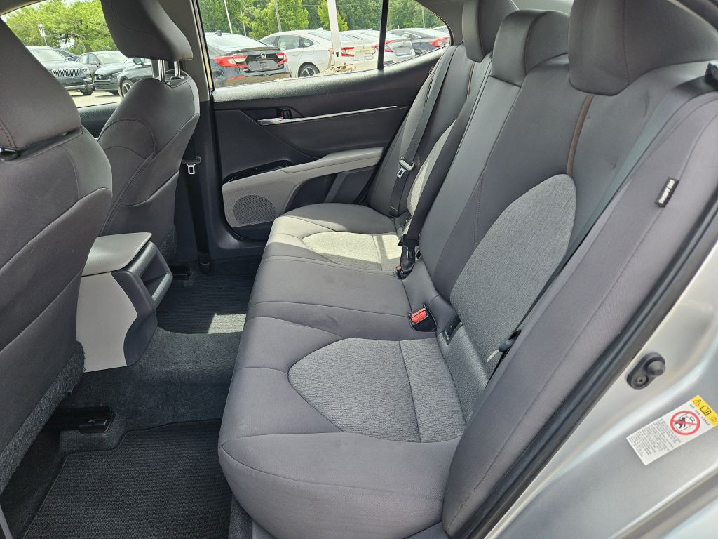 2018 Toyota Camry Image 18