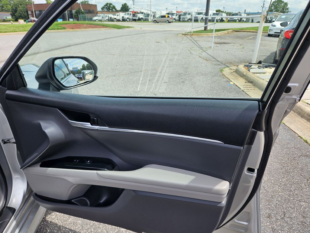 2018 Toyota Camry Image 21