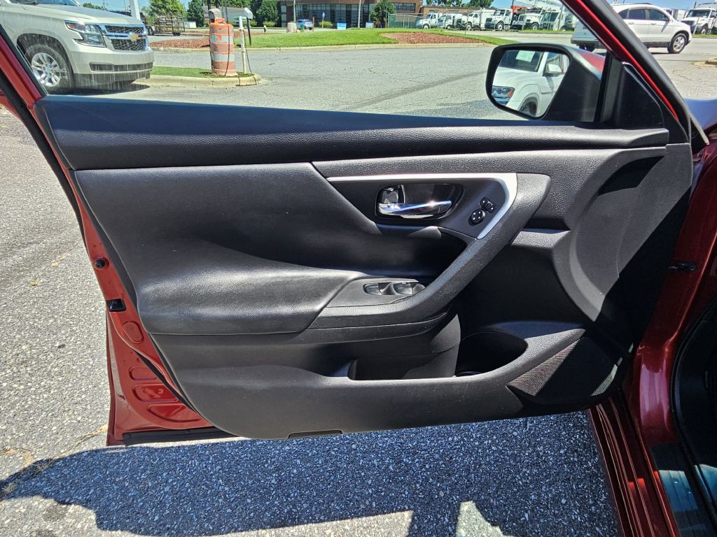 2018 Nissan Altima Image 10