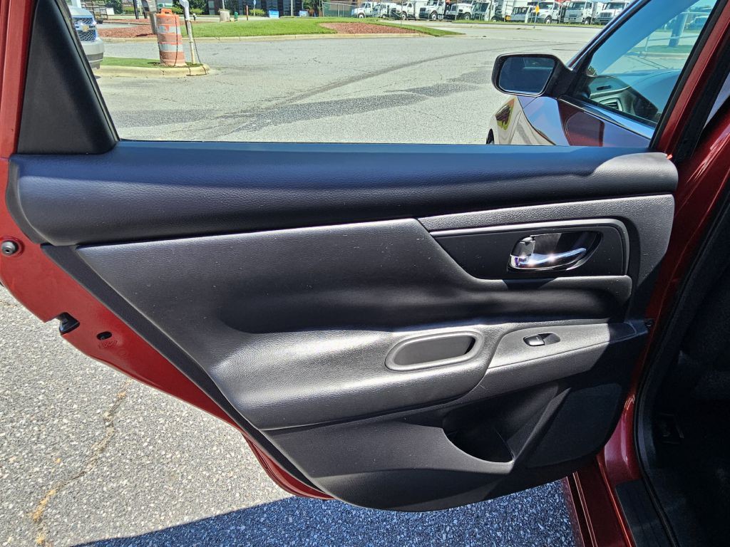2018 Nissan Altima Image 17