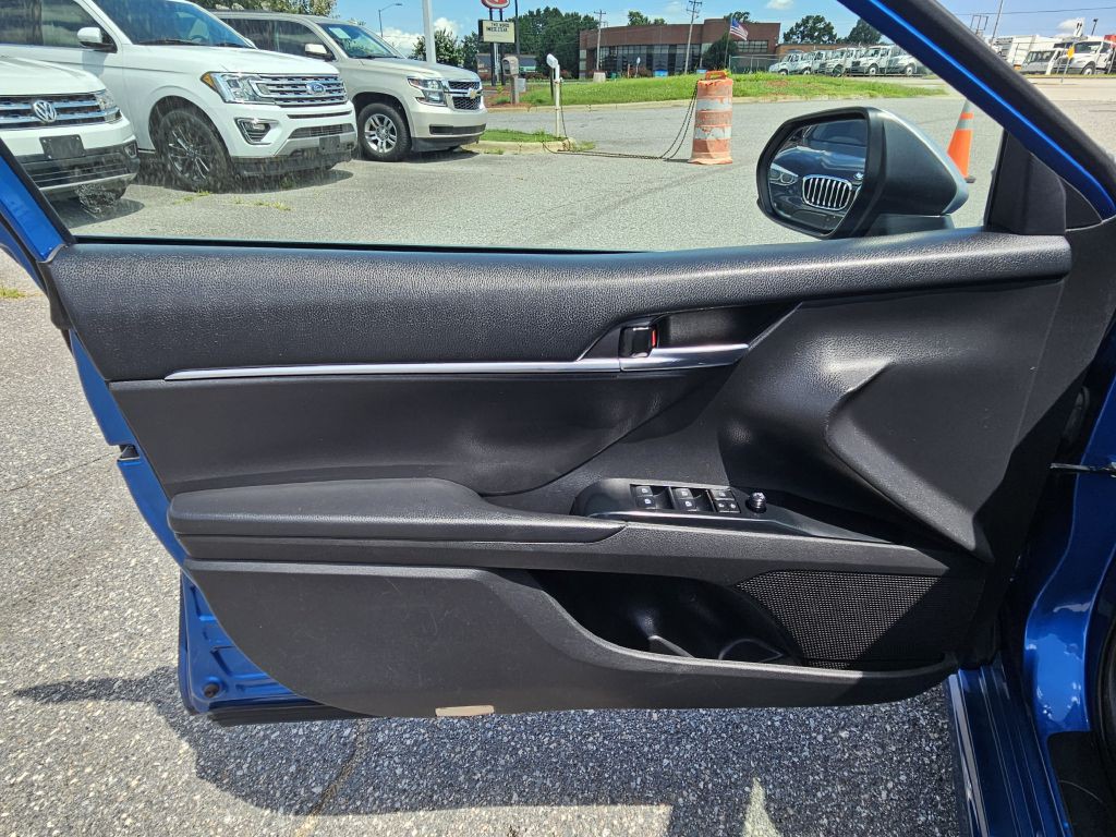 2019 Toyota Camry Image 10