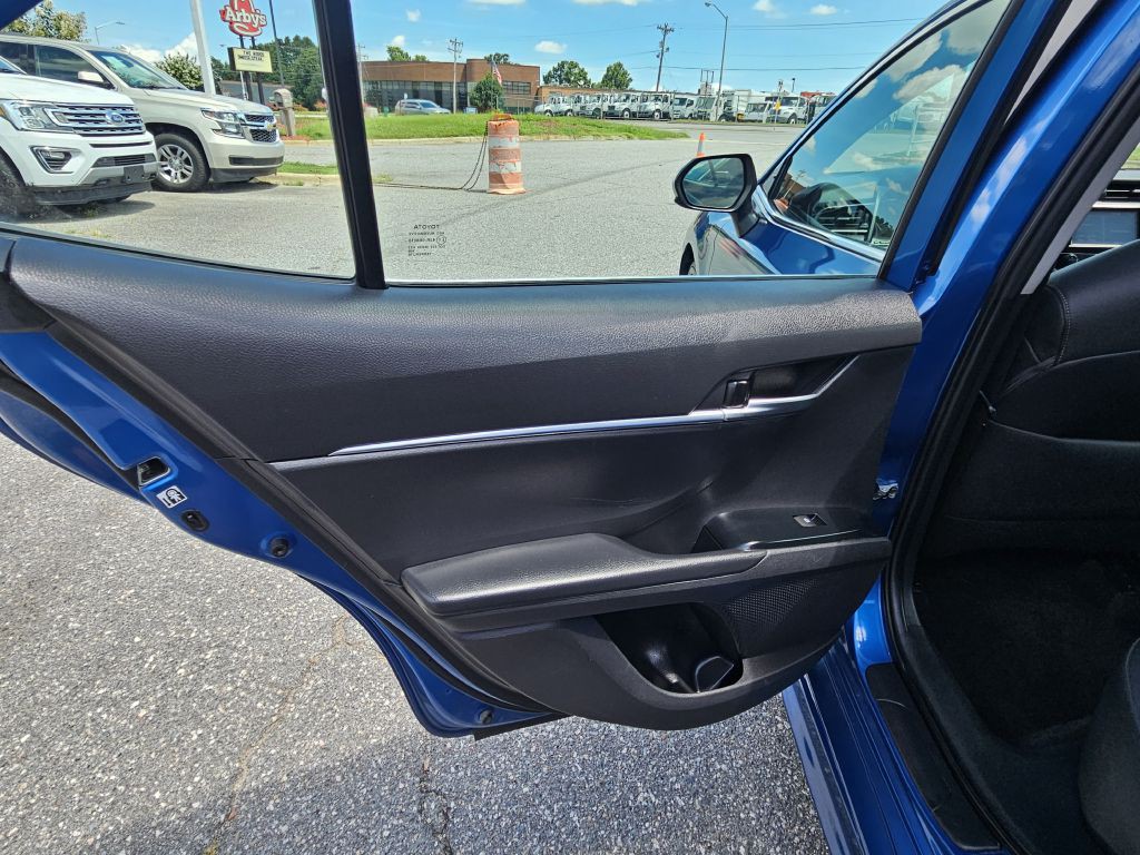 2019 Toyota Camry Image 16