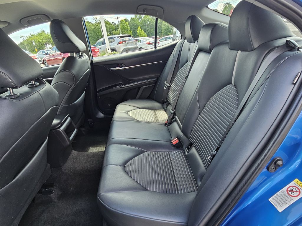 2019 Toyota Camry Image 17