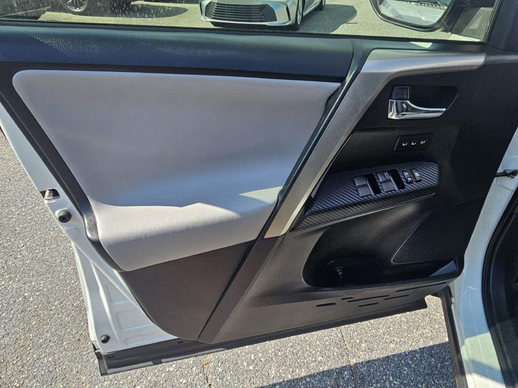 2015 Toyota Rav4 Image 10