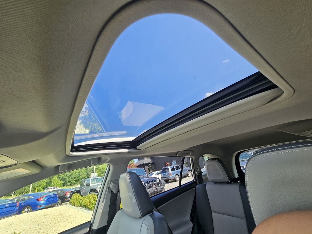 2015 Toyota Rav4 Image 16