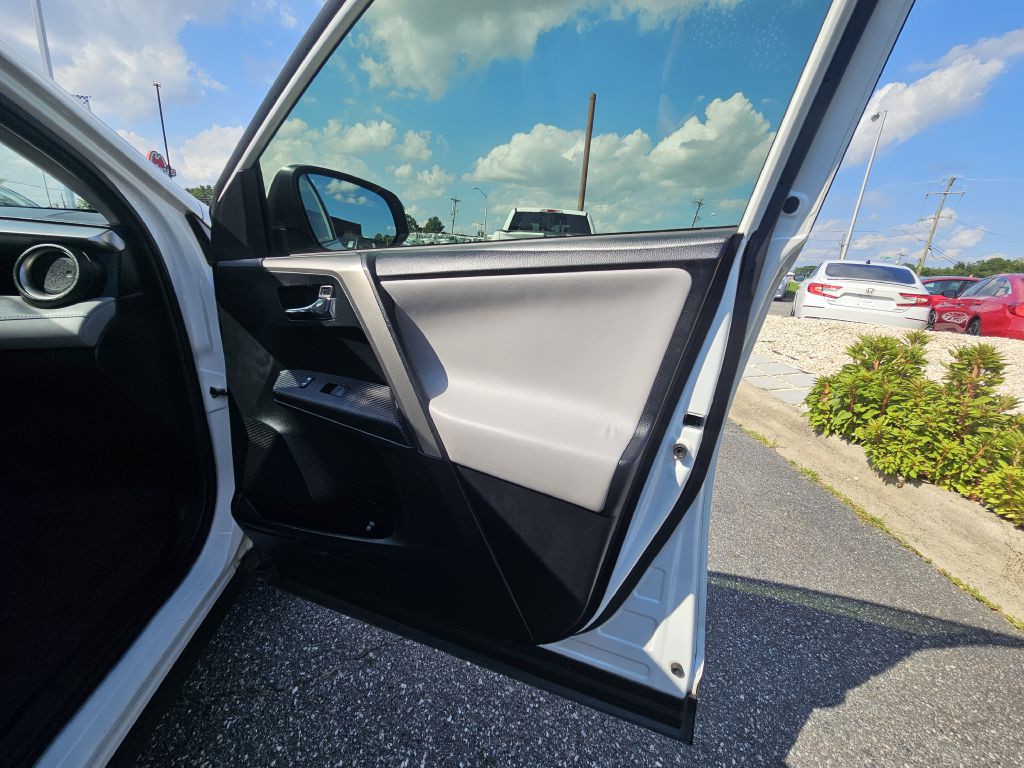 2015 Toyota Rav4 Image 22