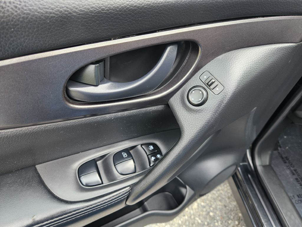 2019 Nissan Rogue Image 9