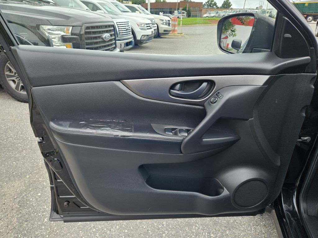 2019 Nissan Rogue Image 10