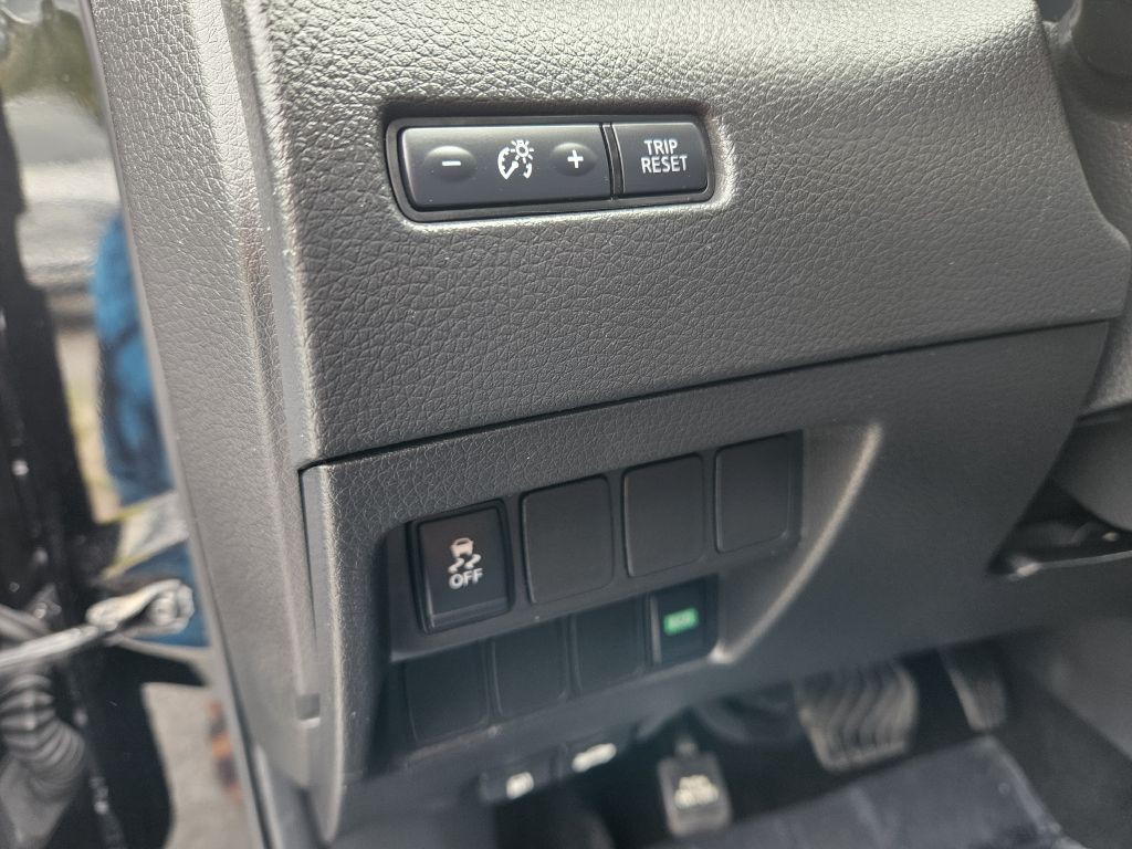 2019 Nissan Rogue Image 11