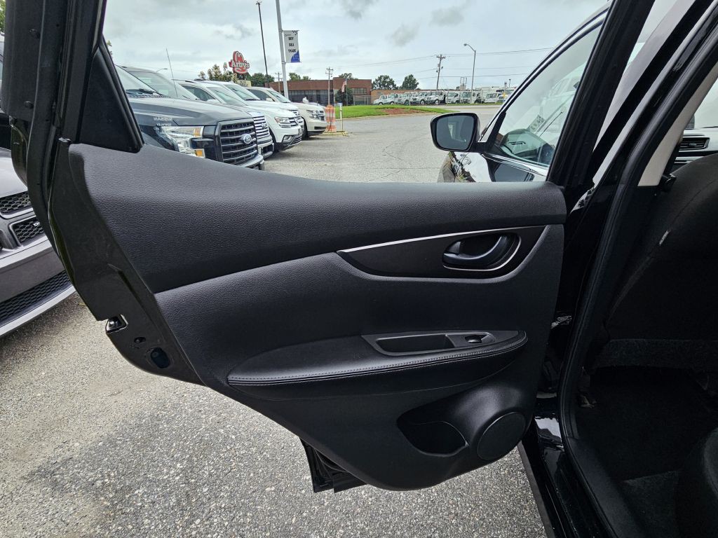 2019 Nissan Rogue Image 17
