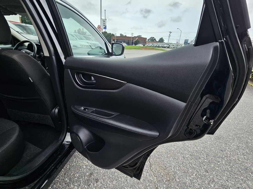 2019 Nissan Rogue Image 19
