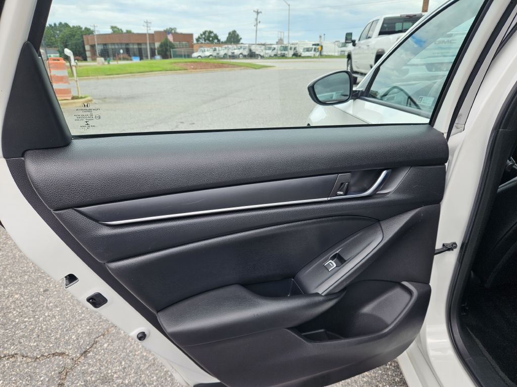 2019 Honda Accord Image 17