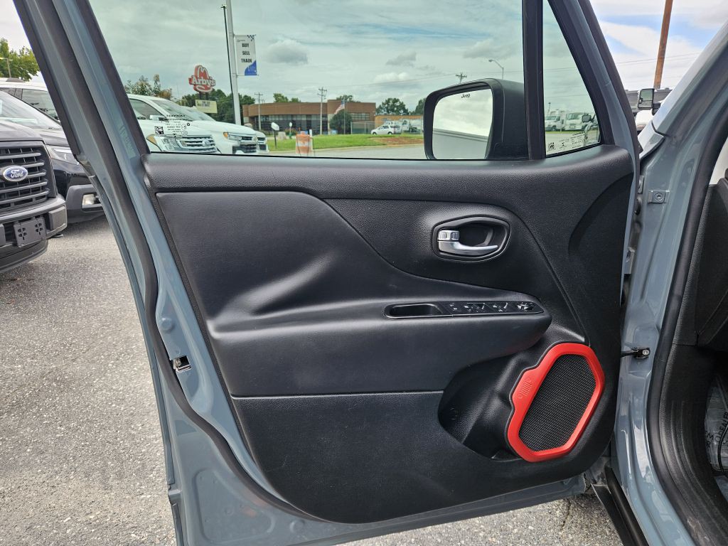 2016 Jeep Renegade Image 10