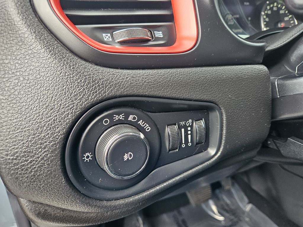 2016 Jeep Renegade Image 11
