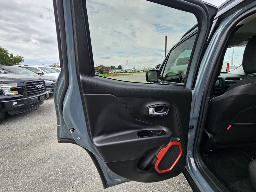 2016 Jeep Renegade Image 18