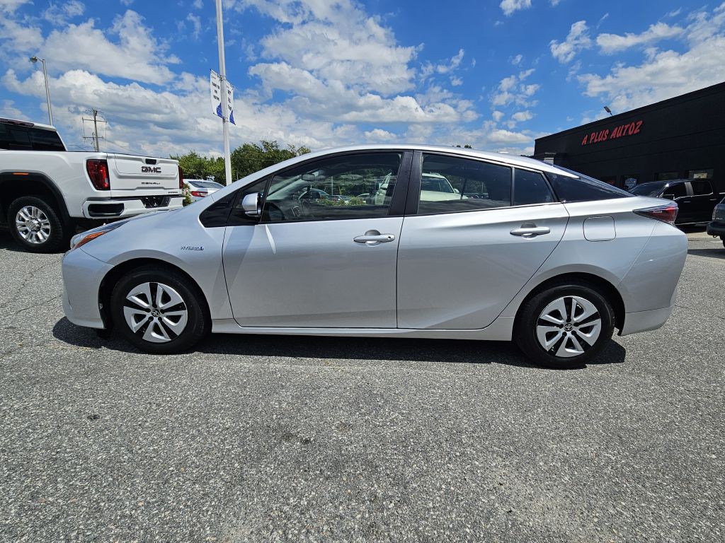 2016 Toyota Prius Image 2