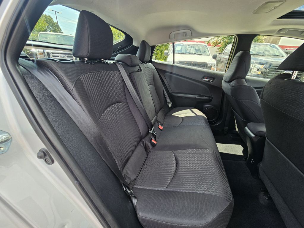 2016 Toyota Prius Image 23