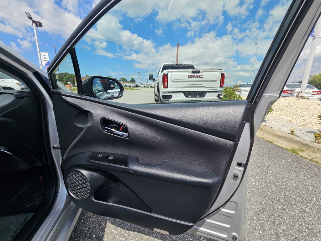 2016 Toyota Prius Image 24