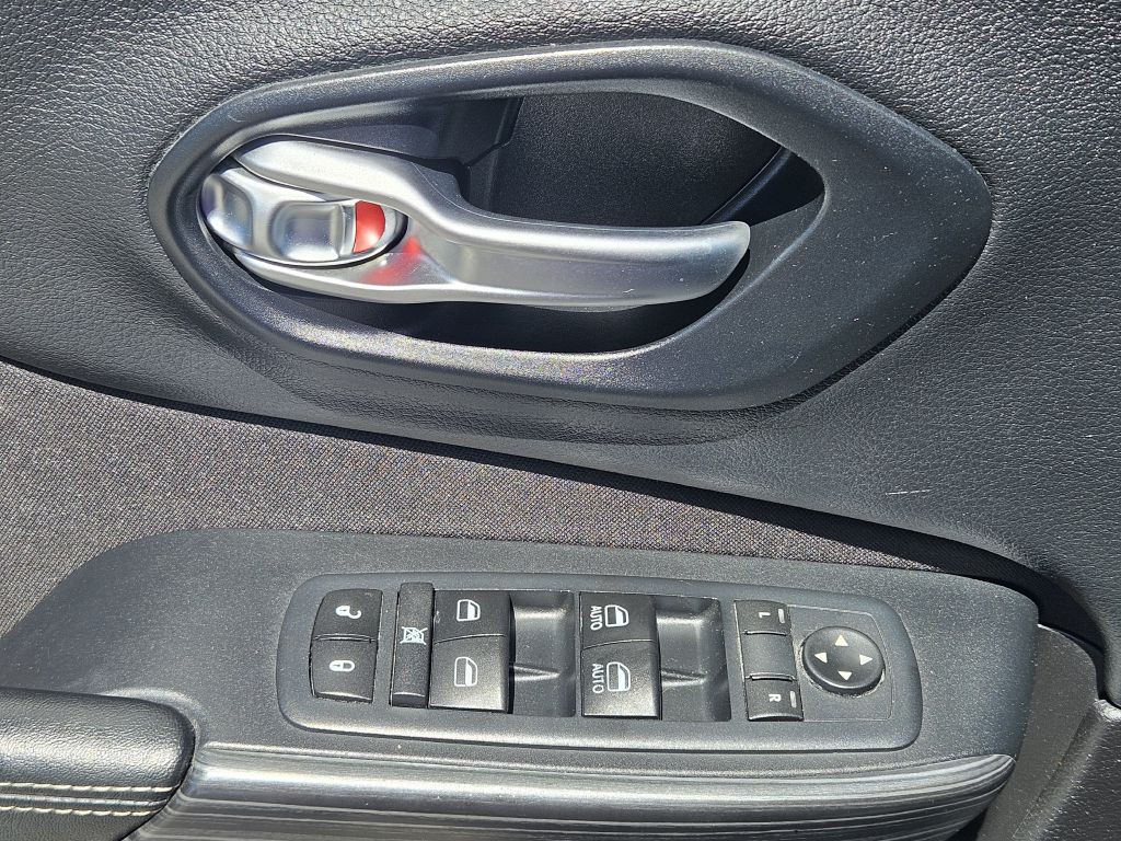 2015 Jeep Cherokee Image 10