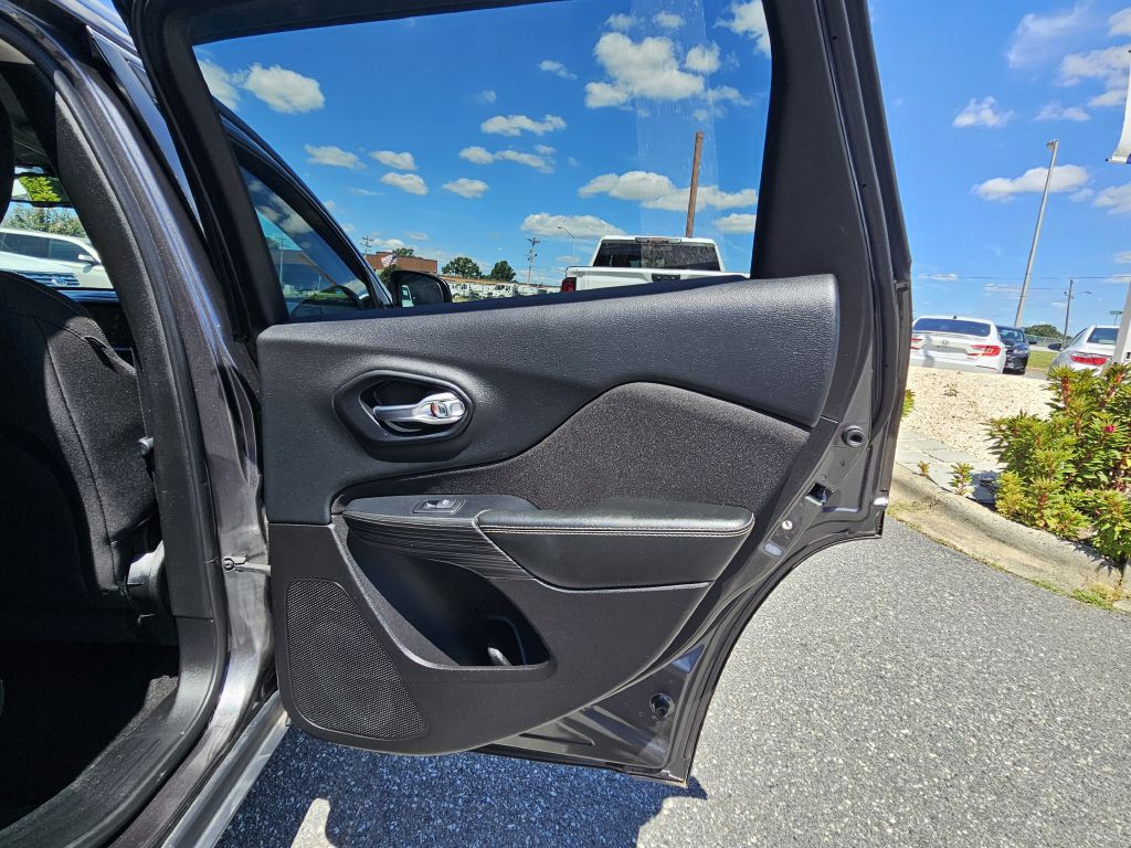 2015 Jeep Cherokee Image 20