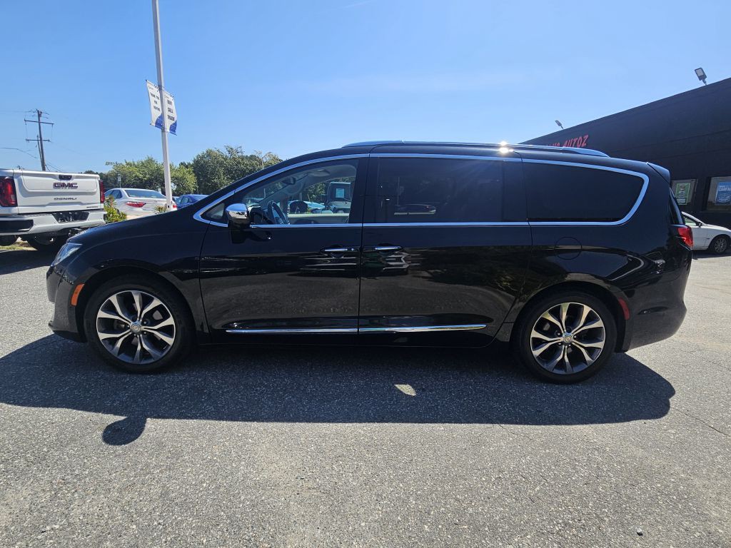 2014 Toyota Sienna Image 2