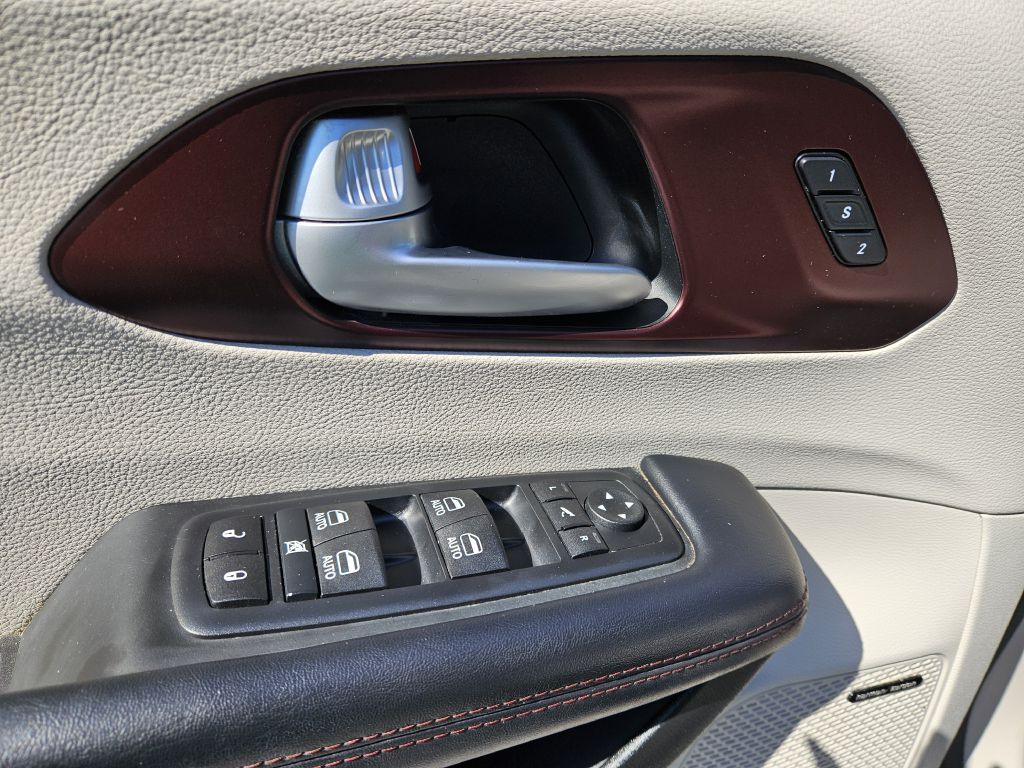 2014 Toyota Sienna Image 10