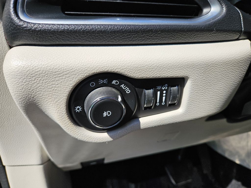 2014 Toyota Sienna Image 11
