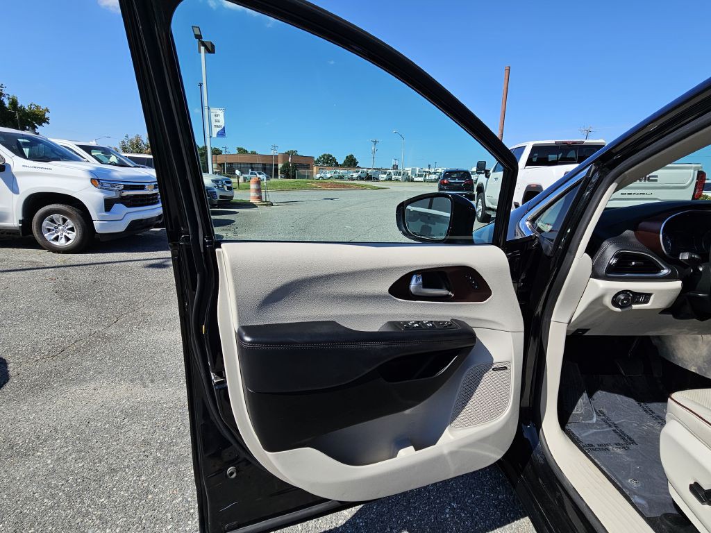 2014 Toyota Sienna Image 12