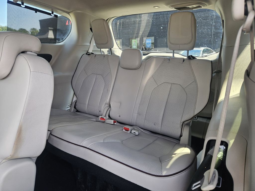 2014 Toyota Sienna Image 24