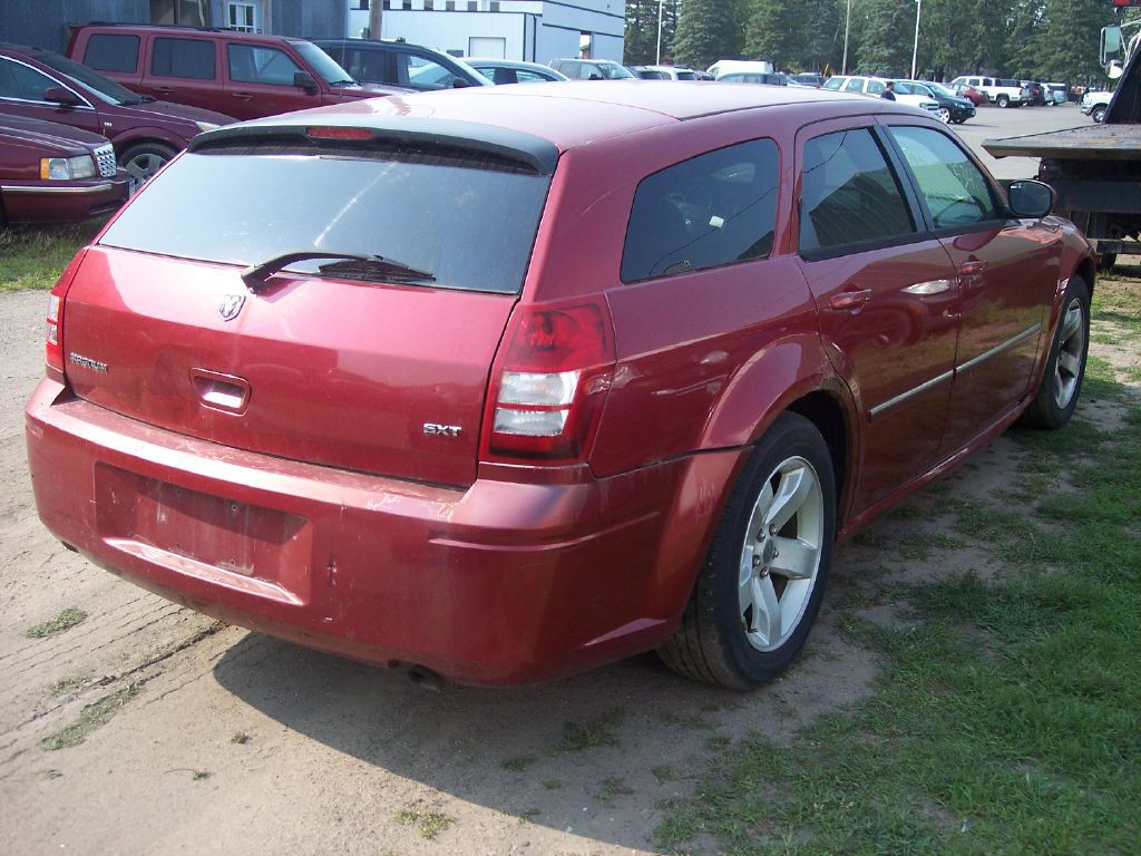 2007 Dodge Magnum Image 2