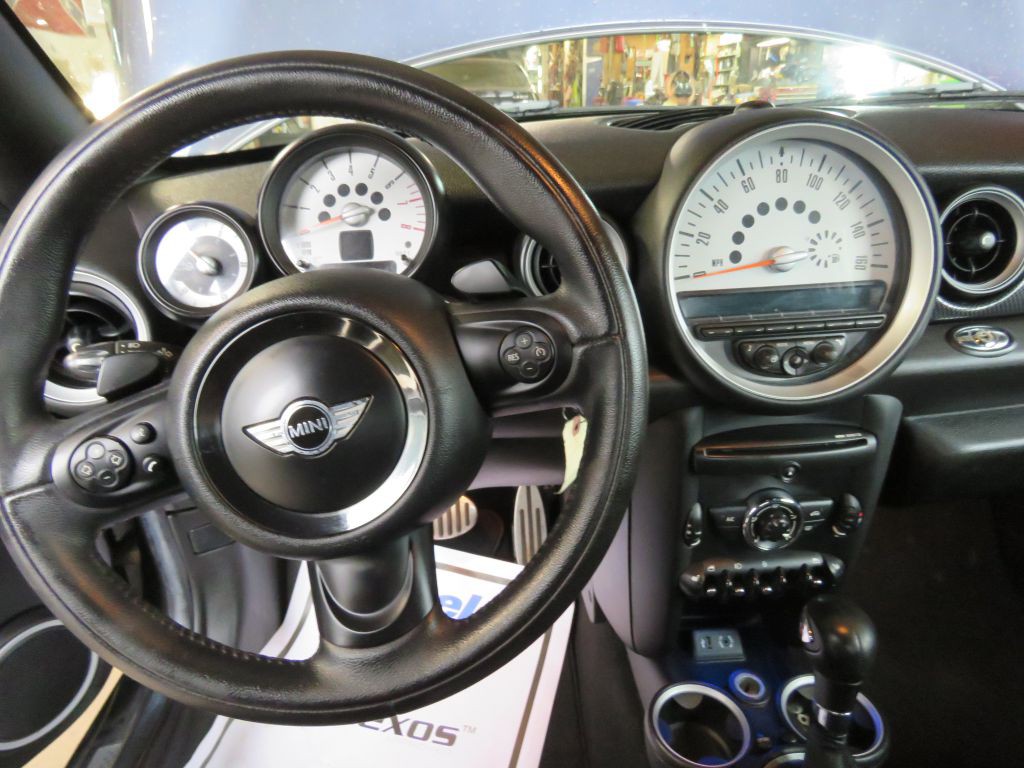 2014 MINI Cooper Image 12
